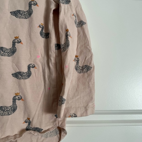 $9 ADD ON Long Sleeve Swan Tshirt Zara 18-24 Tee H&M Quincy Mae Rylee and Cru - Picture 5 of 5